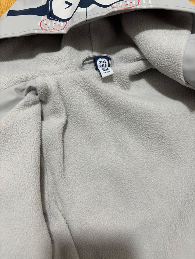 Chaqueta impermeable con capucha