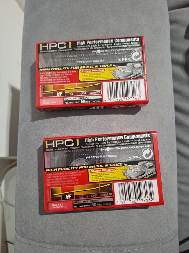 Cintas cassete virgen SONY HF (en sus plásticos)