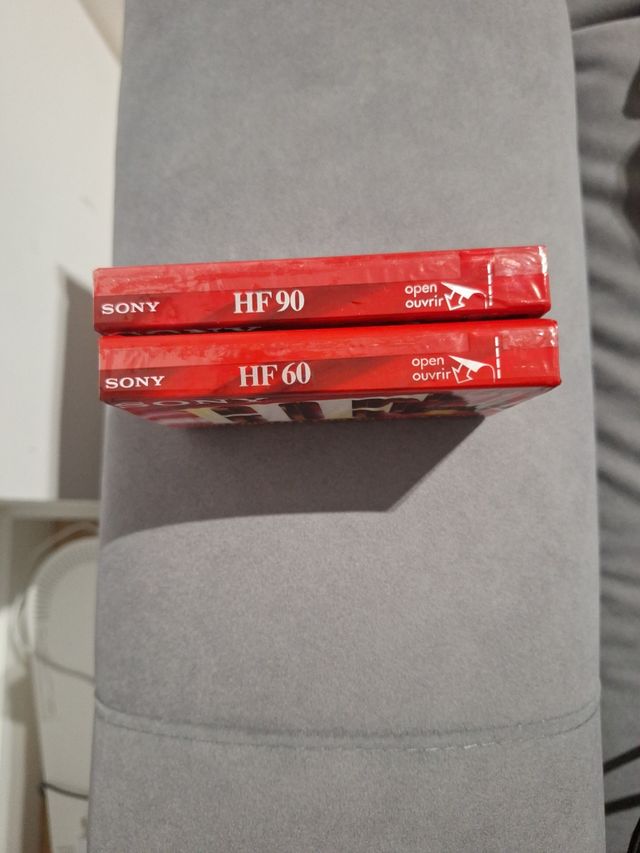 Cintas cassete virgen SONY HF (en sus plásticos)