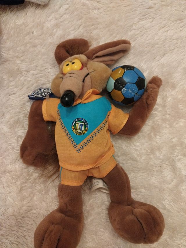 Lote peluches Looney tunes fútbol
