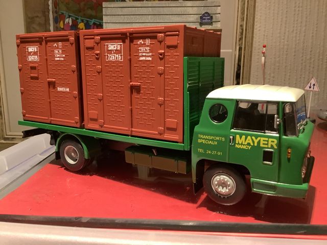 CAMIÓN BERNARD 1/43 IXO.