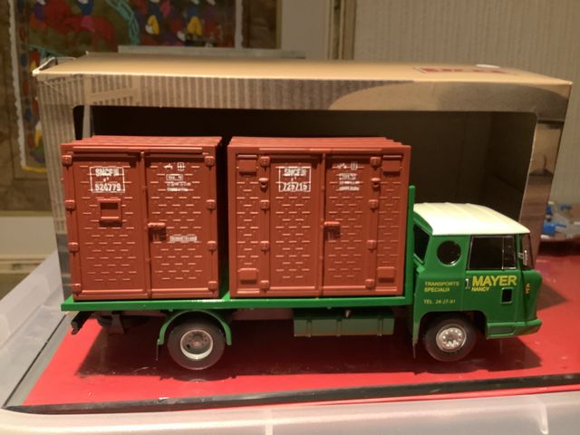 CAMIÓN BERNARD 1/43 IXO.