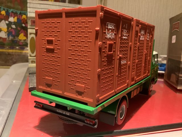 CAMIÓN BERNARD 1/43 IXO.