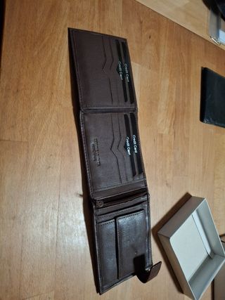 Cartera piel marron. Tiene caja, ideal para regalo