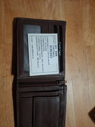 Cartera piel marron. Tiene caja, ideal para regalo