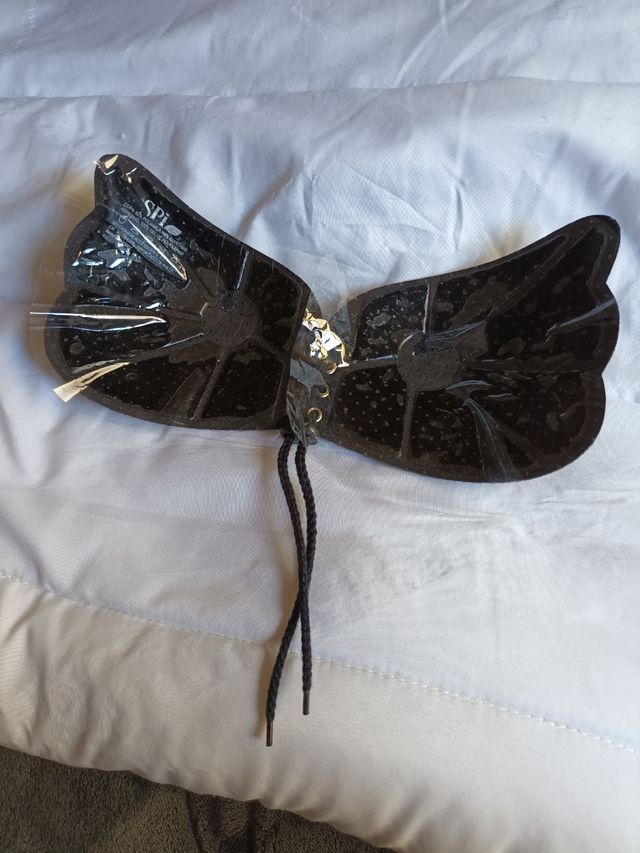 Sujetador adhesivo mariposa