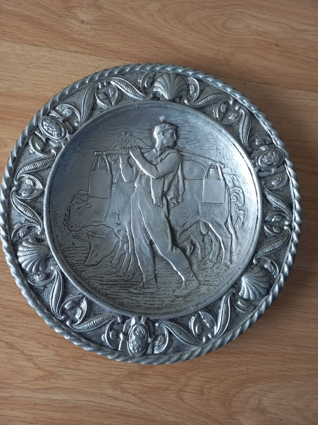 Set di 2 piatti decorativi da appendere intagliati