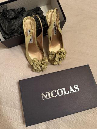 Tacones de piel firma Nicolás