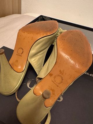 Tacones de piel firma Nicolás
