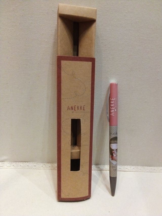 PRECIOSO BOLÍGRAFO OFICIAL ANEKKE EN CAJA REGALO