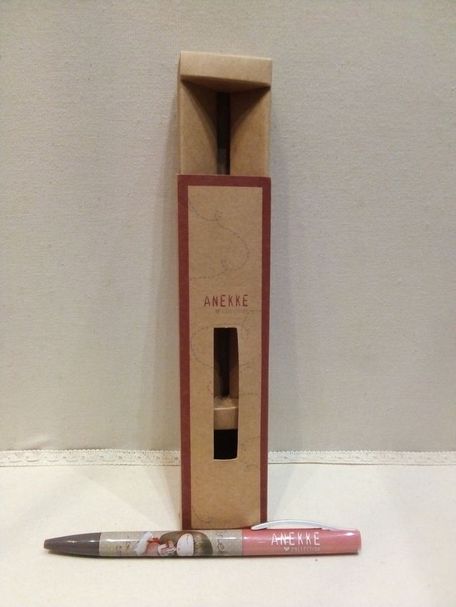PRECIOSO BOLÍGRAFO OFICIAL ANEKKE EN CAJA REGALO