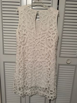 Vestido de encajes de Sfera