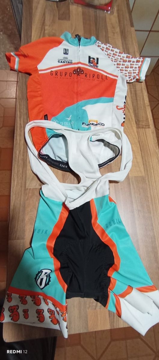 Equipación ciclismo marca Gobik
