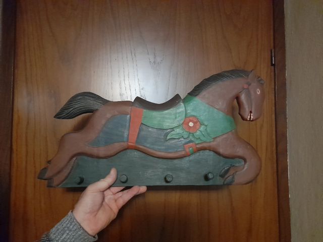 Appendi abiti in legno cavallo