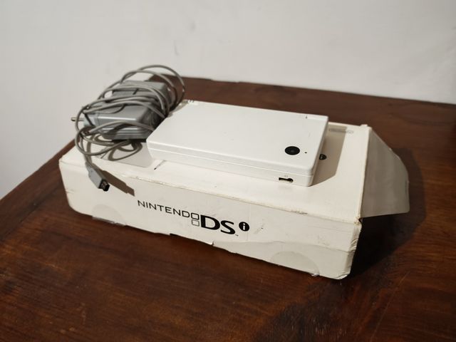 Nintendo DSi con scatola