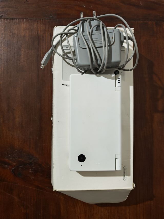 Nintendo DSi con scatola