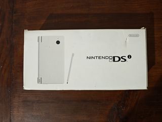 Nintendo DSi con scatola