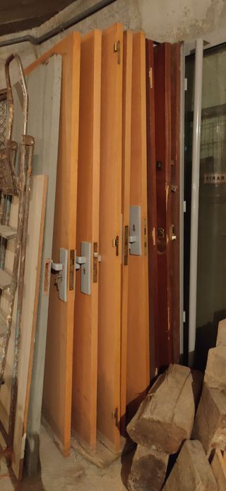 5 PUERTAS DE MADERA CLARA