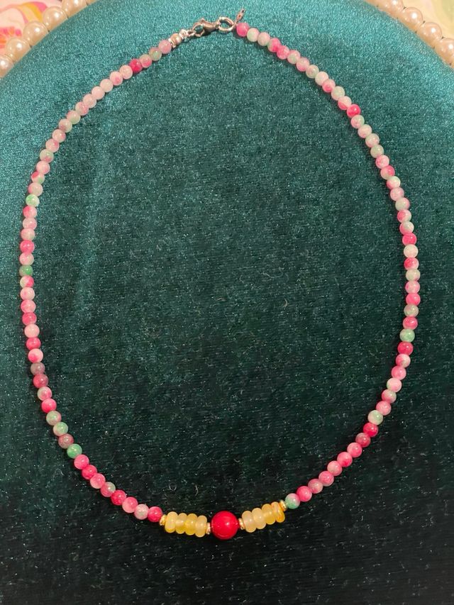 Collar de piedras zoisita rubi