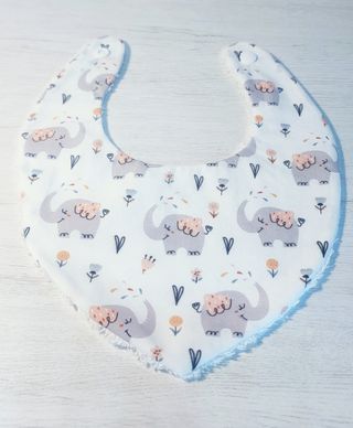 Baberos de tela para bebés