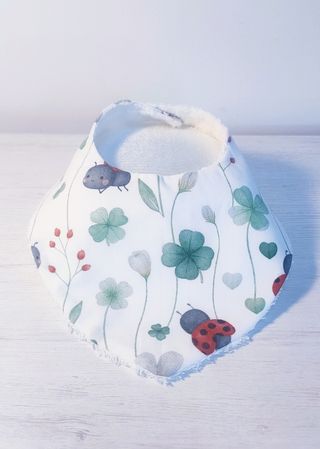 Baberos de tela para bebés