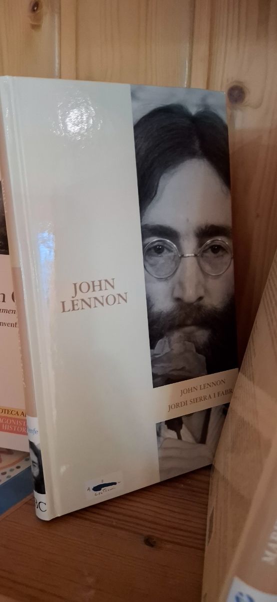 Coleccion libros. P. Picasso, john Lenno