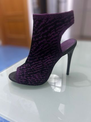 Sandalia elastica de tacon de  Zara 37