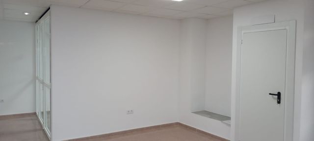 Local de esquina en la entrada de callosa