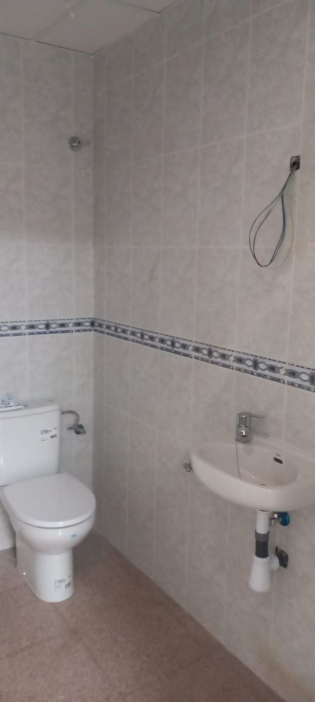 Local de esquina en la entrada de callosa