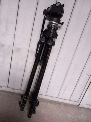 Cavalletto professionale x videocamera.