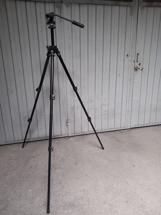 Cavalletto professionale x videocamera.