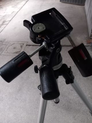 Cavalletto Manfrotto per macchina fotografica