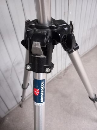 Cavalletto Manfrotto per macchina fotografica