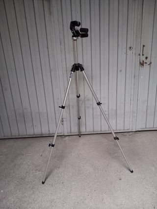 Cavalletto Manfrotto per macchina fotografica