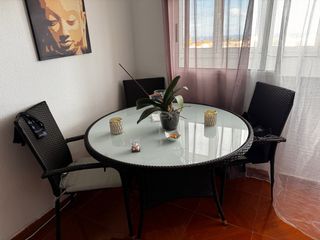Mesa comedor con tres sillas