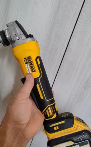 Amoladora angular inalámbrica 20V