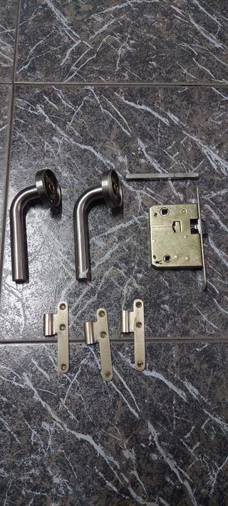 2 manentas puerta y cerradura y visagras