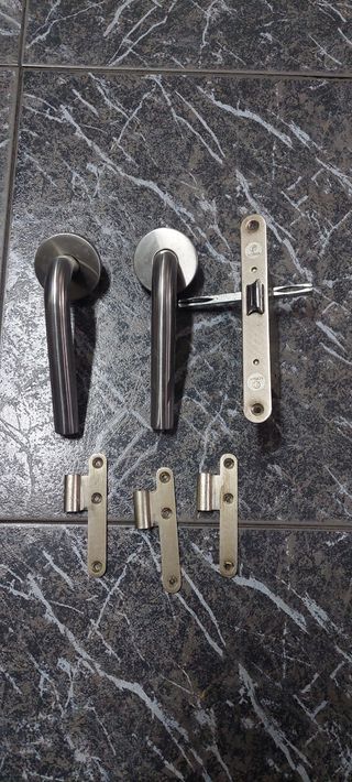 2 manentas puerta y cerradura y visagras