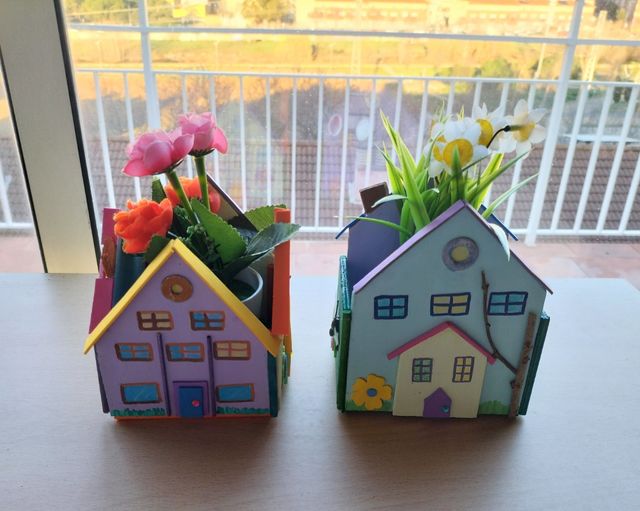 DOS MINI PORTA MACETAS EN MADERA 10€ LOS DOS