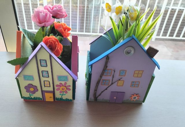 DOS MINI PORTA MACETAS EN MADERA 10€ LOS DOS