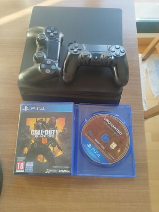 PlayStation 4 con dos juegos 
