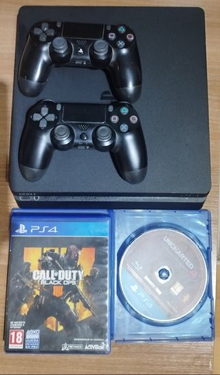 PlayStation 4 con dos juegos 