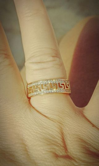 Anillo laminado en oro de 18k