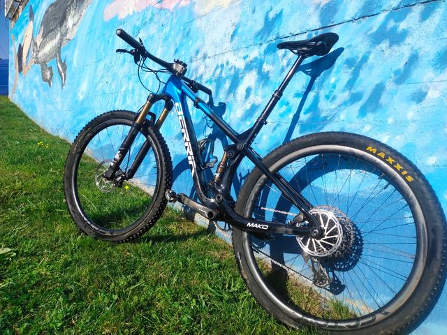 Berria Mako 9 AXS Kashima + Vector