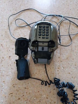 Teléfono fijo calavera