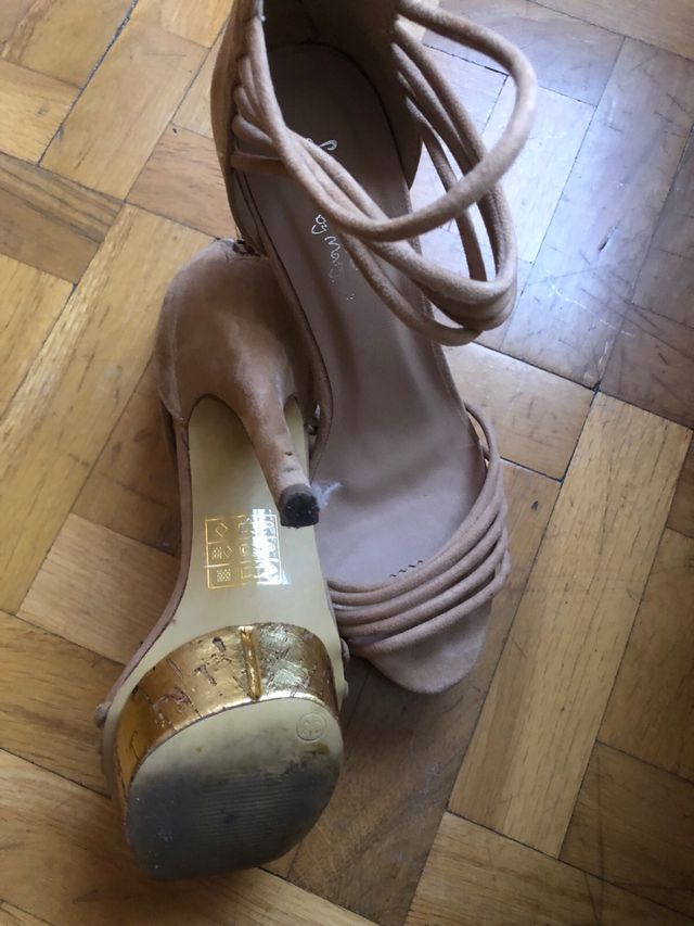 Preciosas sandalias de ante