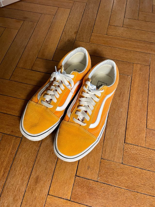 Vans naranjas