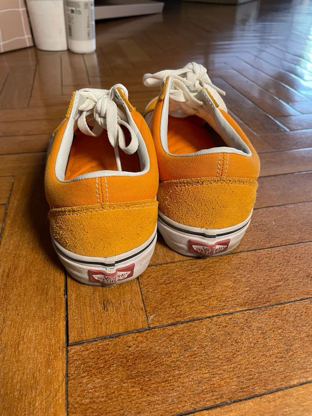 Vans naranjas