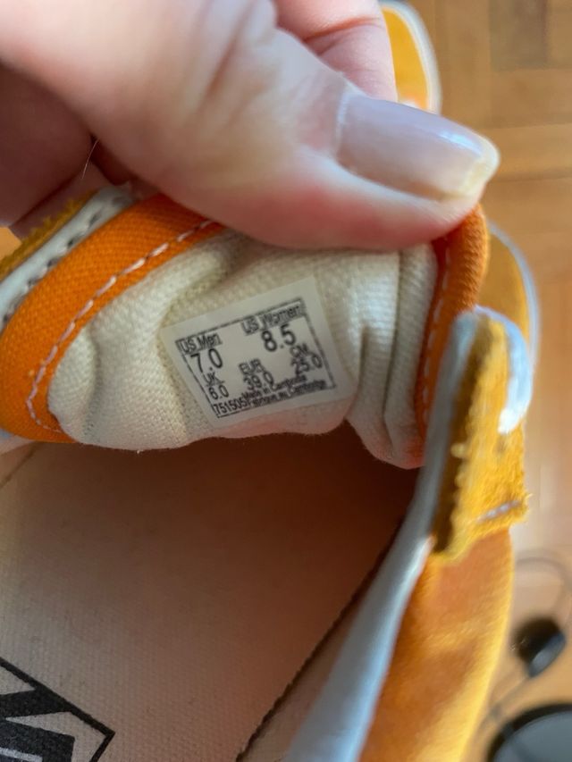 Vans naranjas