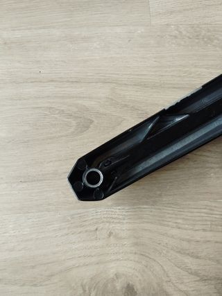 Base metálica giratoria de silla oficina.